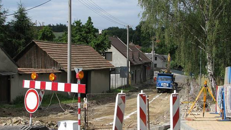 Do oprav silnic zasáhli i místní 
