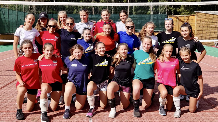 Mladé volejbalistky jsou  ve víru řady soustředění  a také různých turnajů