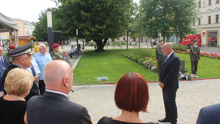 Před radnicí si připomněli  KRVAVÝ SRPEN 1968