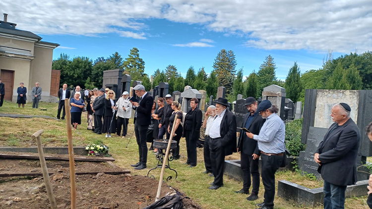 Na židovském hřbitově v Brněnské se opět pohřbívalo