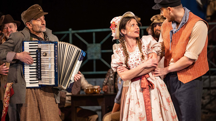 Moravské divadlo v parku