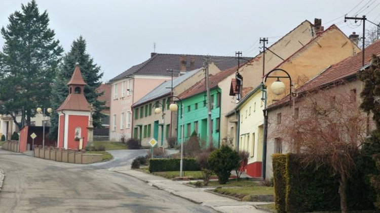 Úprava plochy u křížku