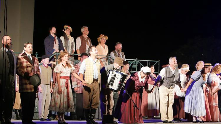 Aktualizováno o fotogalerii: Melodie Karla Hašlera v Kolářových sadech