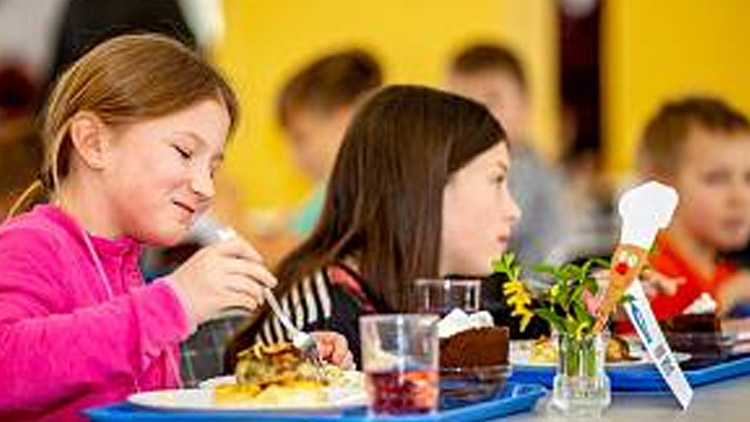 AKTUALIZOVÁNO: Hlouběji do peněženek sáhnou rodiče školáků