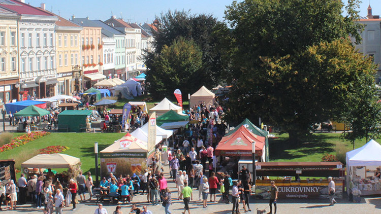 Hody nejen radosti:  Část ulic bude neprůjezdná,  nezaparkujete a trh nebude