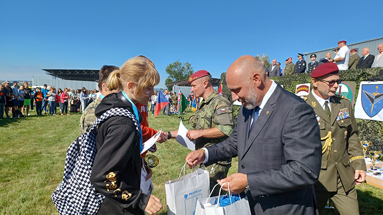 S prostějovským primátorem Františkem Jurou o memoriálech a Dni otevřených dveří na letišti