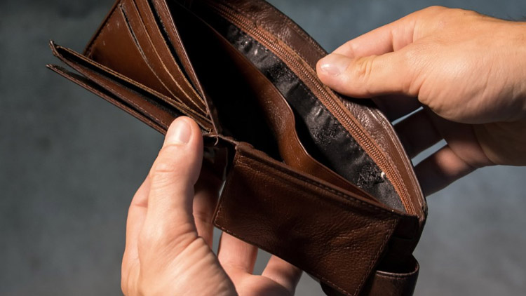 Milostivé léto se vrací. Pomůže zbavit se dluhů i exekutora