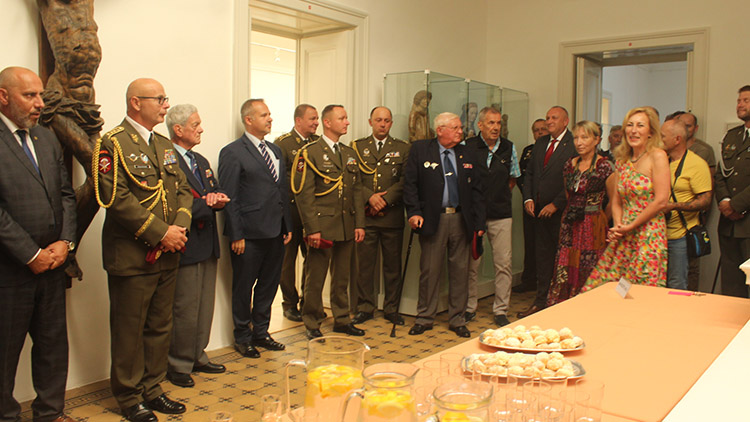 Z VERNISÁŽE…  Speciální síly v muzeu: Výstava  představuje historii i současnost