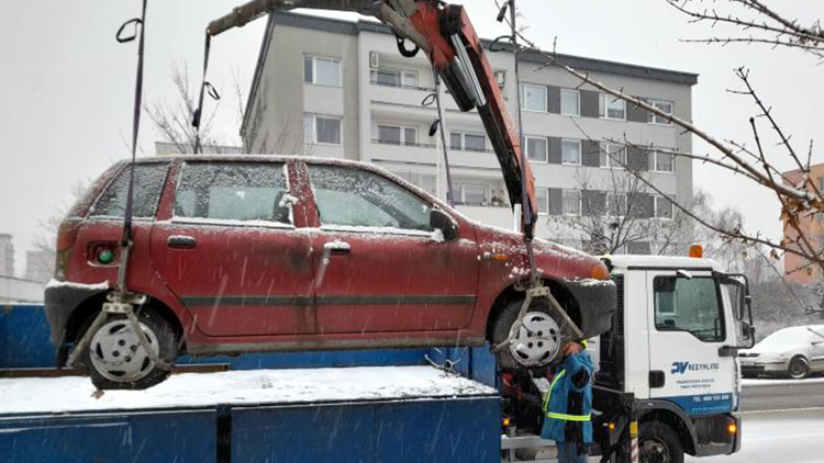 V Prostějově bylo odtaženo už na 70 vraků aut