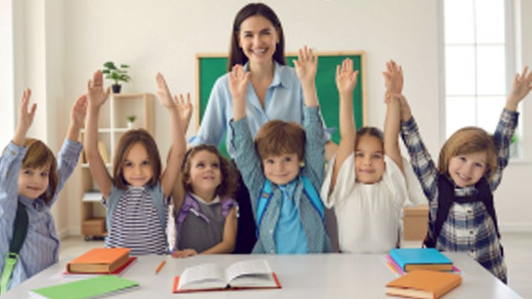 Prvňáčků letos výrazně přibylo, i díky dětem z Ukrajiny