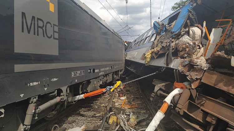 Za srážku vlaků  může strojvůdce!