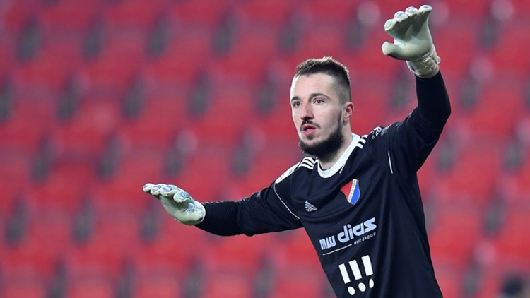 Před rokem chytal ještě Šustr
