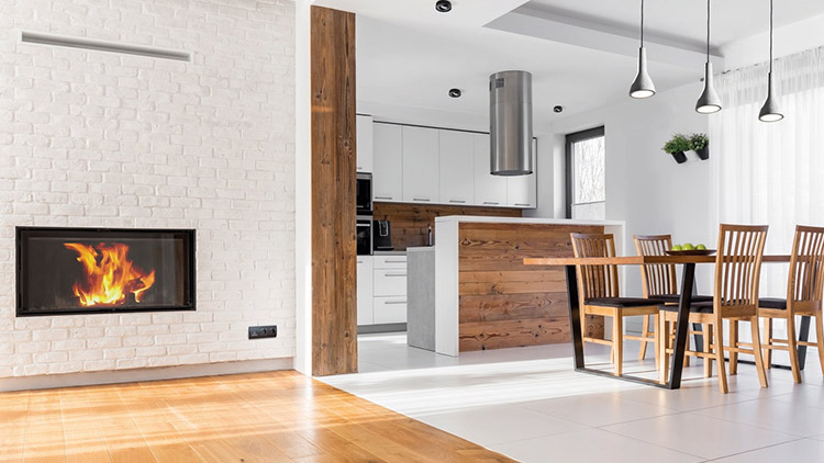 Přepychové lustry ustupují jednoduchým závěsným lampám