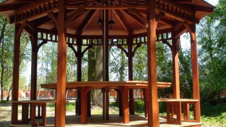 Zastupitelstvo schválilo výstavbu  altánu v Kolářových sadech