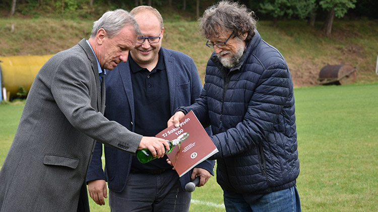 KŘEST KNIHY O FOTBALE? JEDINĚ ZELENOU