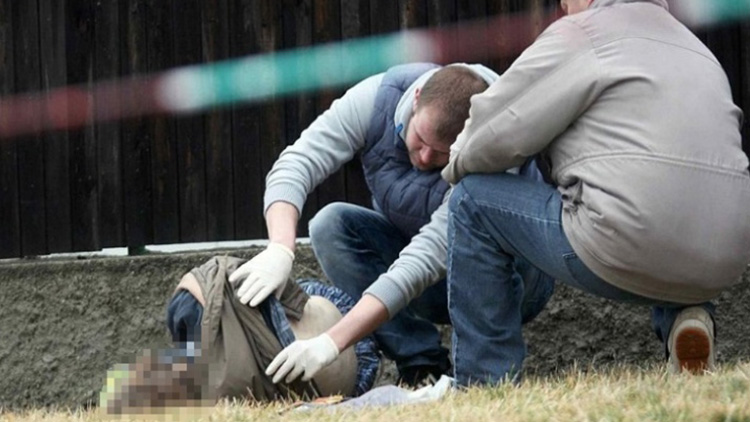 Tragédie u Hloučely: PODIVNÁ SMRT MLADÉ ŽENY