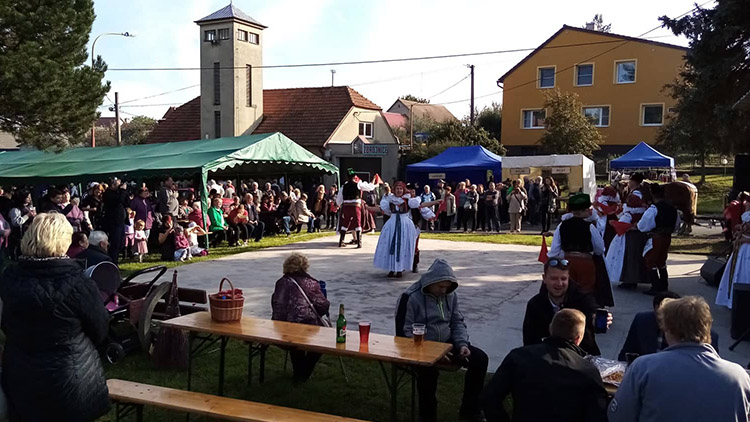 Ochoz oslavila svatého Václava. Dobrotami i folklórem