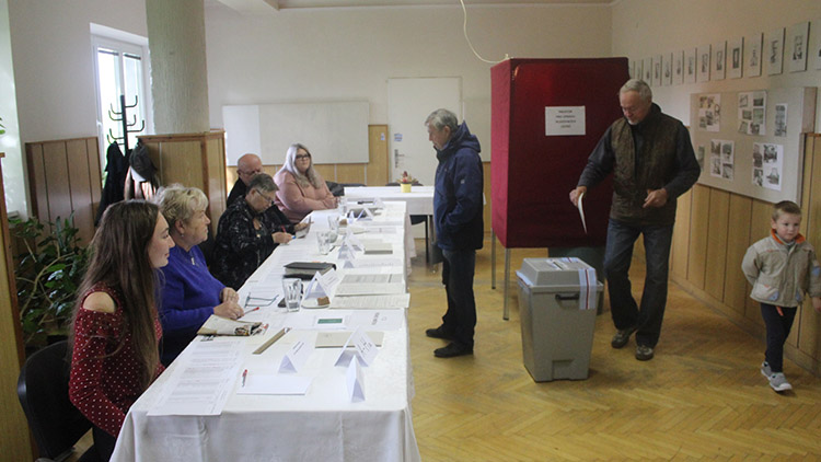Report z voleb: V Plumlově byl zájem o volby malý. Témata přitom voliči našli