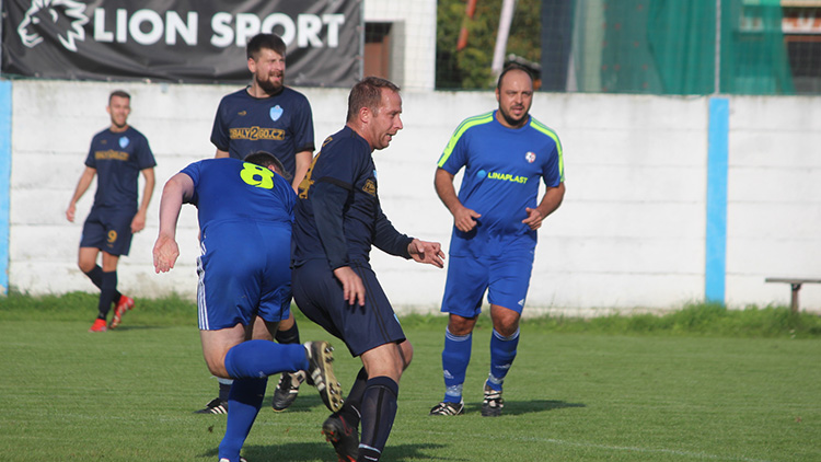 Čtyři branky, čtyři červené, penalta i řada potyček