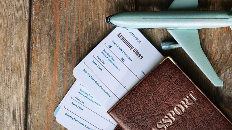 Na podzimní prodloužené víkendy lidé už nakoupili o třetinu víc letenek než loni