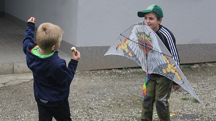 Vzhůru k oblakům: Nebe  nad Tvorovicemi ovládli draci