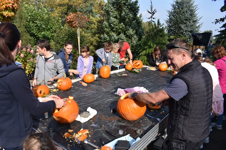 V Kostelci na Hané oslavili oranžové koule ve velkém stylu