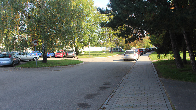 Ležel na parkovišti s rozbitou hlavou!