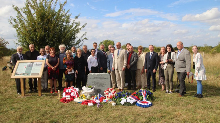 Ve Velké Británii byl odhalen pomník Josefa Františka