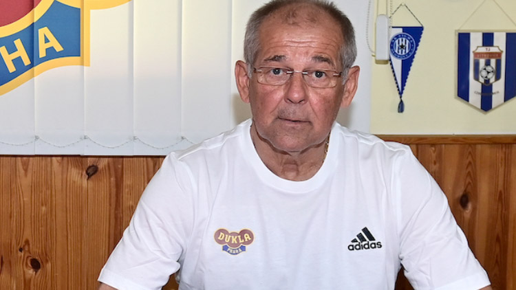 Rada na lavičce nevydržel