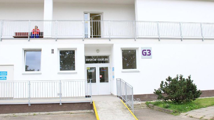 Covid: nemocnice hlásí stejné počty jako loni