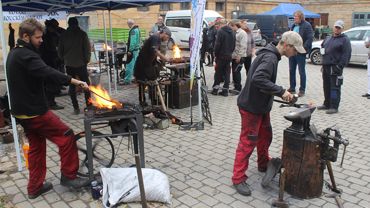 V Čechách pod Kosířem si dala sraz omladina i mistři