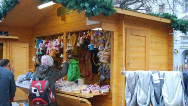 Pronájem dřevěných prodejních stánků na vánočních trzích