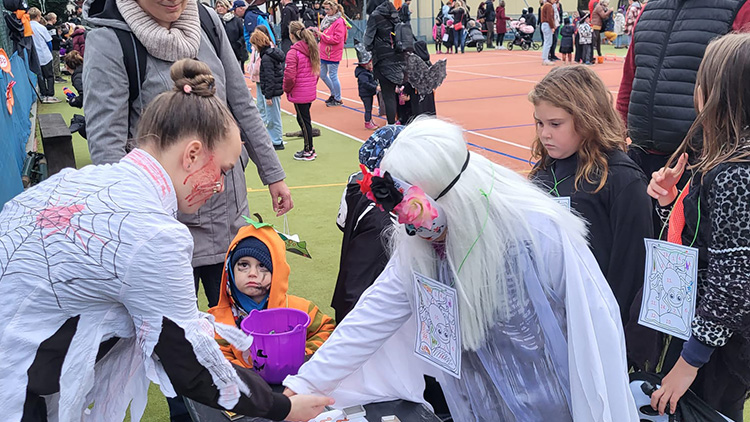 Strašidla se prohnala obcí