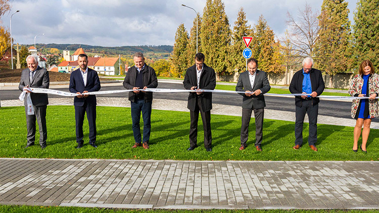AKTUALIZOVÁNO: Určice doznaly velkých změn: Nový rondel, komunikace i autobusový terminál umocnily vzhled obce