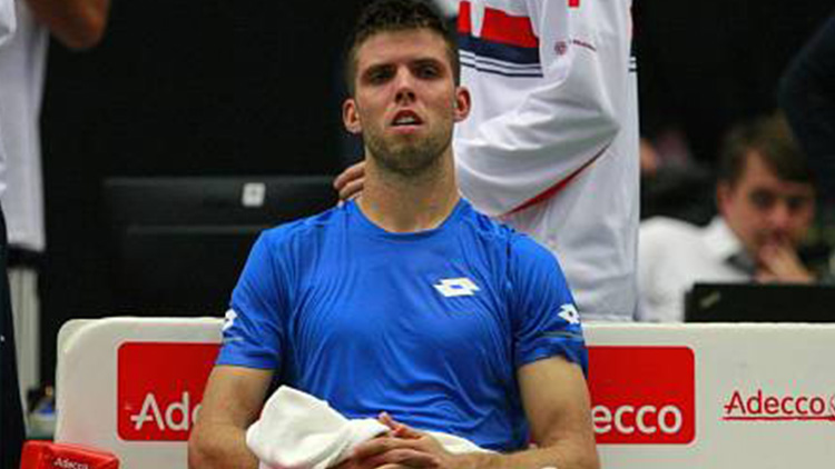 Tenista Veselý ze stovky VEN a pak musel ukončit sezónu