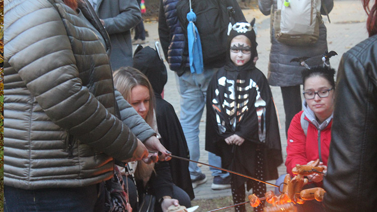 Halloweenská stezka v domě dětí a mládeže bavila