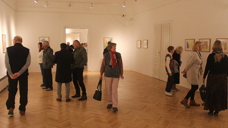 Světlem proti pošmournému podzimu