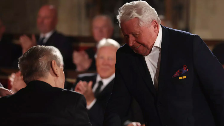 Vyznamenání pro Ivana Lendla  převzal Miroslav Černošek