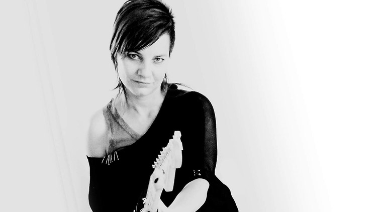 Gabriela V. G. : „Už jako školačka jsem chtěla jít ze zábavy,  až když zahrají Zubatou“