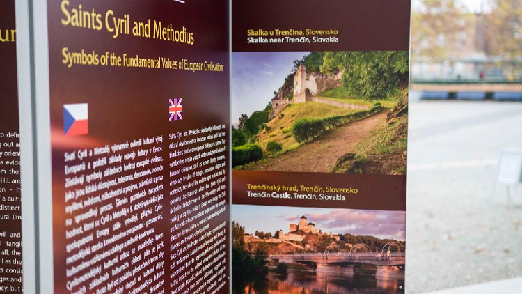 Z Olomouce až na Velehrad. Atraktivní stezku mapují velkoplošné panely