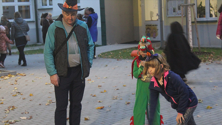 Halloweenská stezka v domě dětí a mládeže bavila