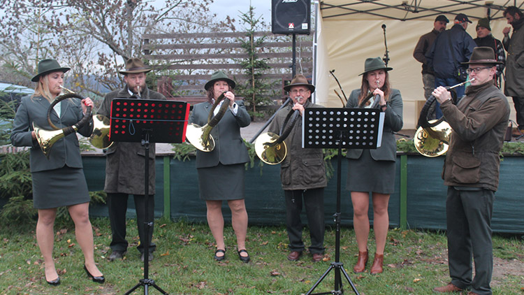 AKTUALIZOVÁNO: Troubení i lovečtí psi. Hubertské slavnosti proměnily Plumlov v ráj myslivců