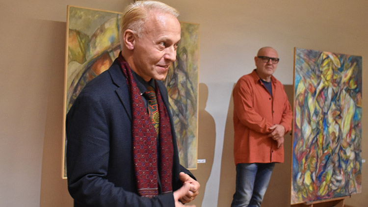 Studoval na Sorbonně, teď vystavuje v prostějovském zámku