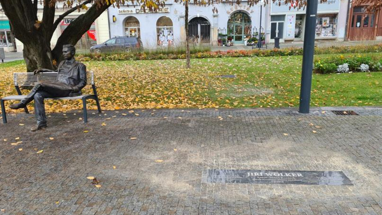 Před sedmdesáti lety byl v Prostějově odhalen pomník Jiřího Wolkera