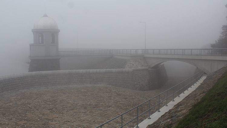 Přehrada získala nový  bezpečnostní přeliv a vývar