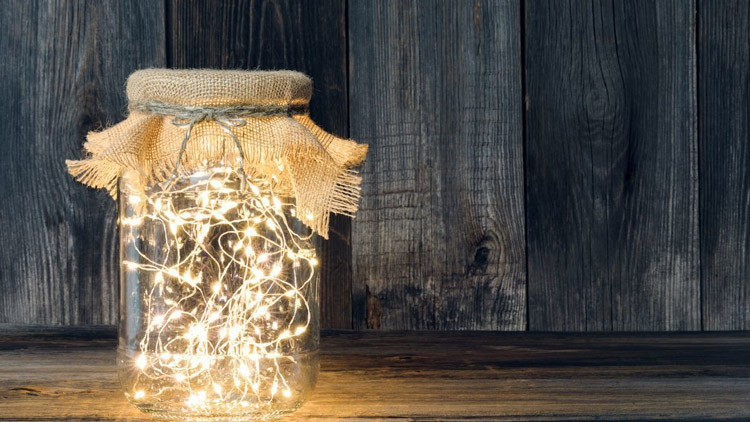 Hrála si na světlušku