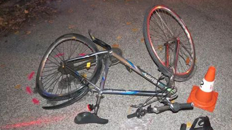 Smrťák u Hrubčic. Řidič srazil cyklistku