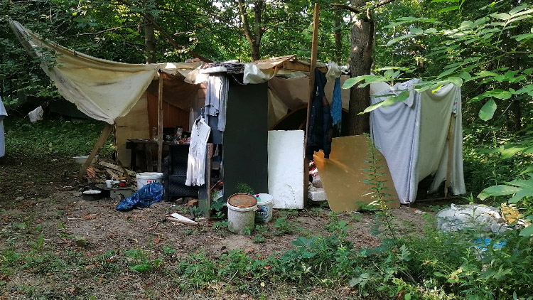 Z Močidýlek zmizelo bezdomovecké hnízdo