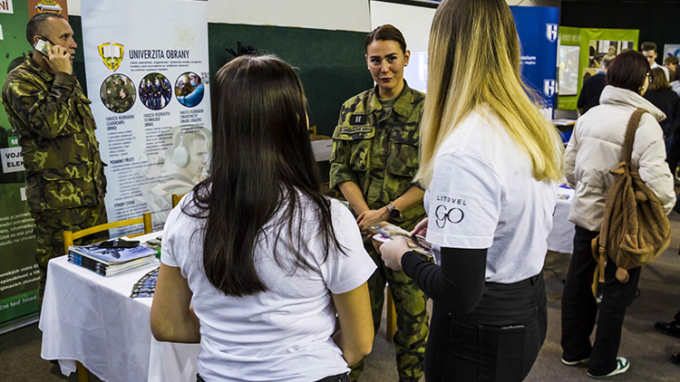 Scholaris nabídl drinky, 3D tisk a budoucnost pro mladé