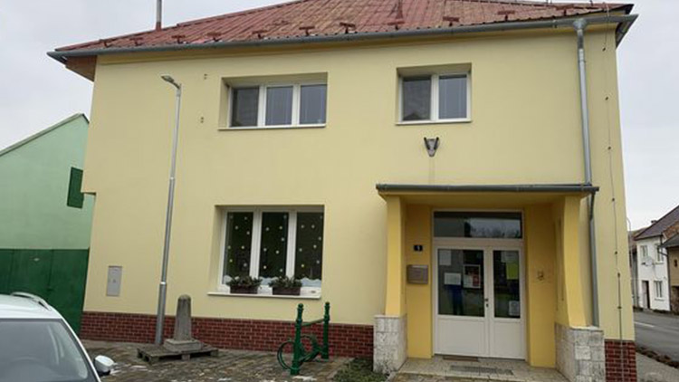 Opravy školky v Mořicích pokračují